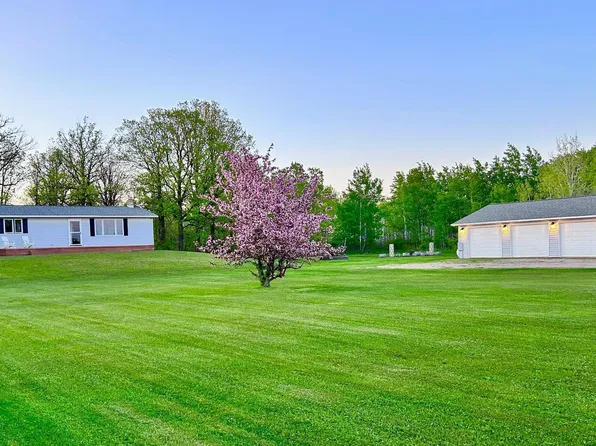 32463 310th St, Roseau, MN 56751