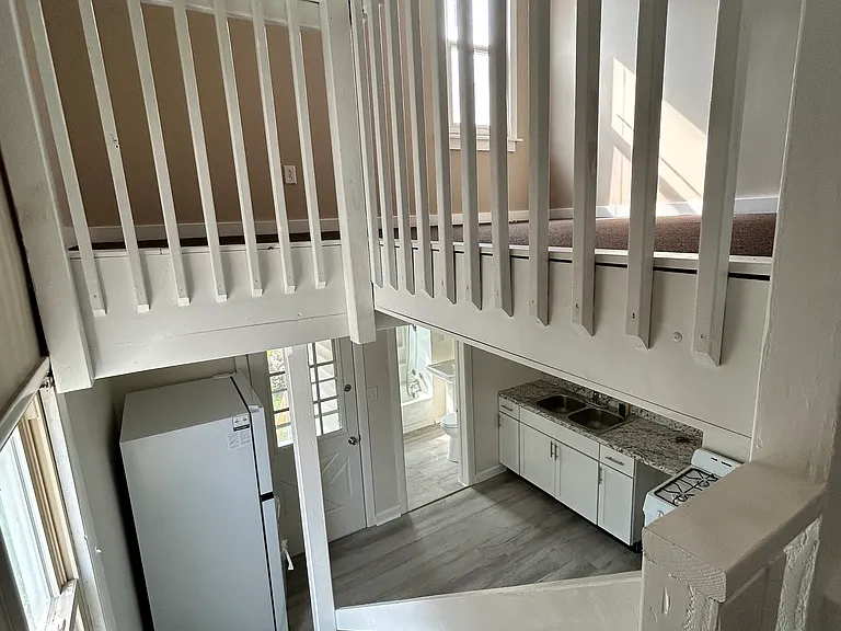 133 Springdale St — Photo 4