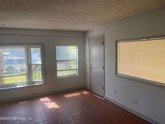4th image of 530 Myra St