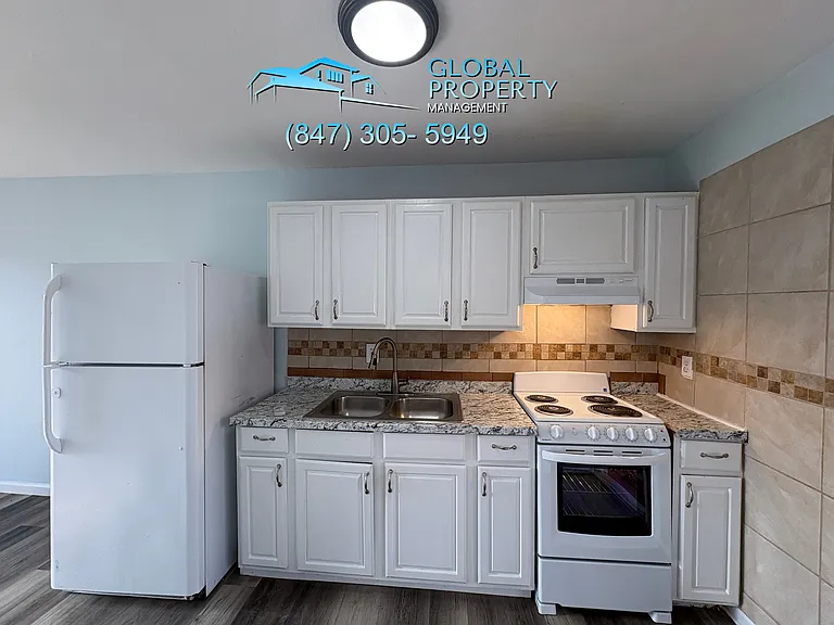 Lakefront Apartments — Photo 1