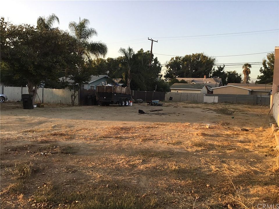 1st image of 725 W Holt Ave