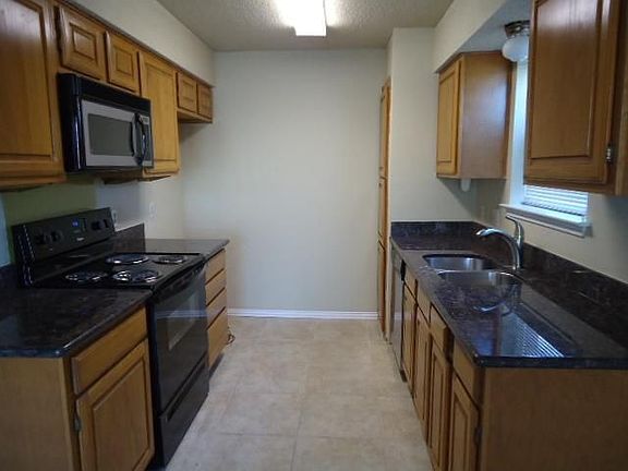 3rd image of 428 Chambers Creek Dr S