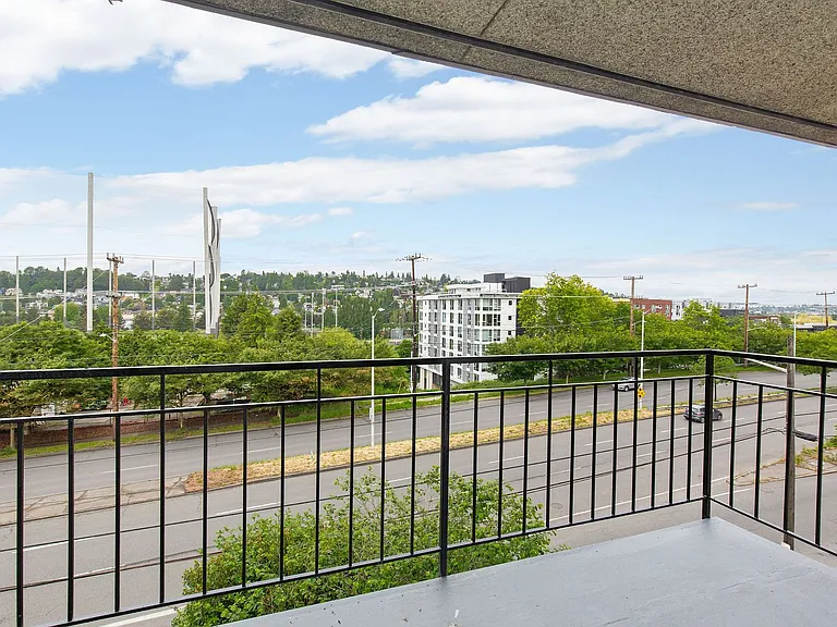 Barrett Apartments — Photo 17