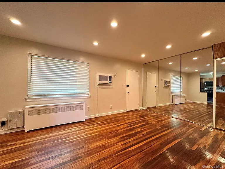 255-06 73rd Ave #1G — Photo 3