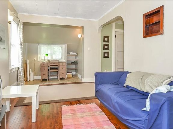 3rd image of 1919 Como Ave SE APT 2