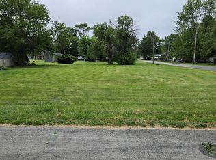 302 E Market St, Sidell, IL 61876