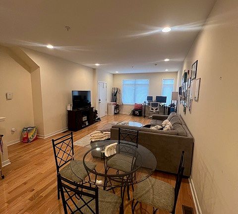 2nd image of 815-17 N Uber St #10717978