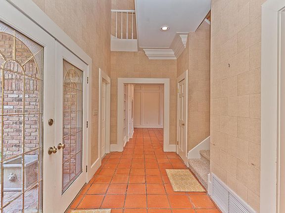 4th image of 208 Pinetree Dr