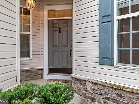 3rd image of 713 Shallop Ct