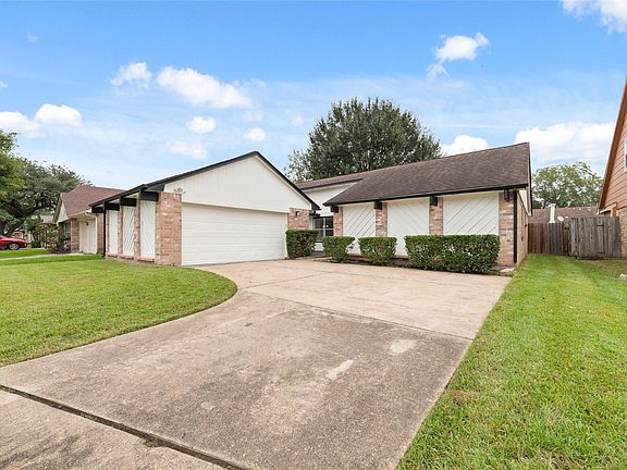 3rd image of 2106 Endicott Ln