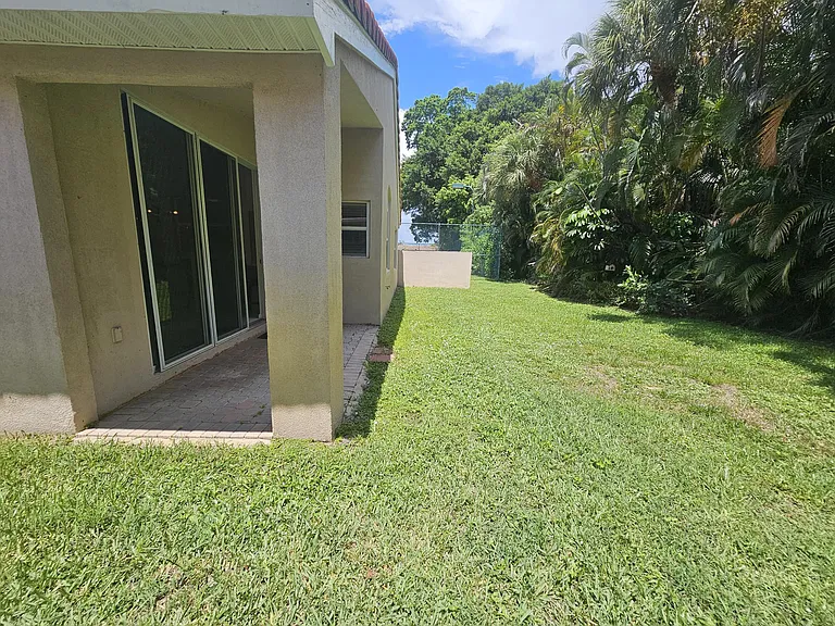 5449 Grande Palm Cir — Photo 23