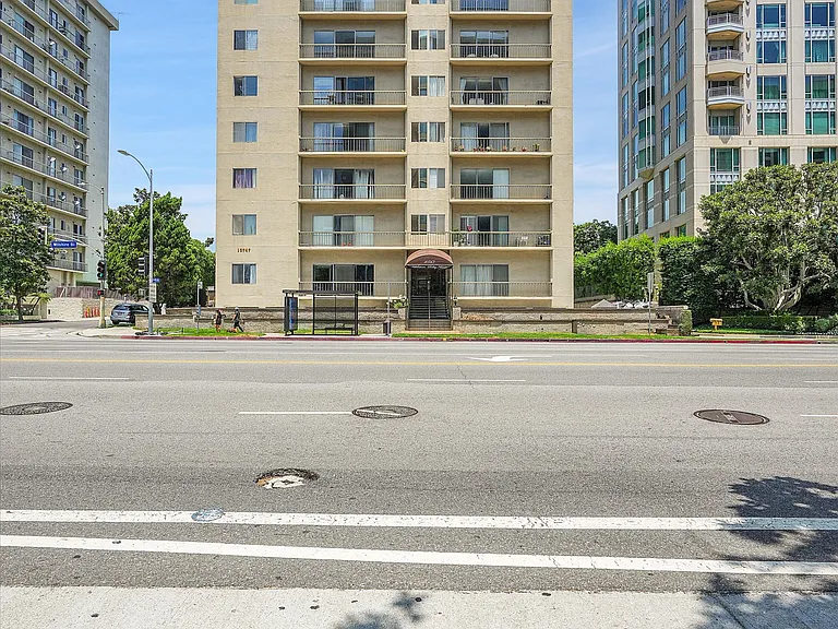 10747 Wilshire Blvd #1407 — Photo 44