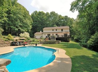 89 Catswamp Rd, Hackettstown, NJ 07840