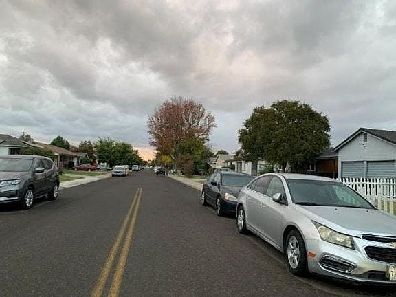 5th image of 2667 De Ovan Ave