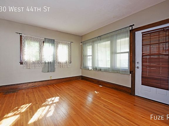 4th image of 130 W 44th St