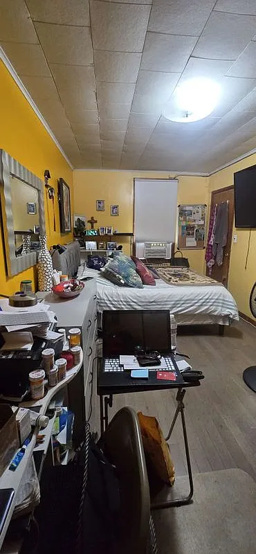 3 bed, 1.0 bath, 800 sqft, $2,300 — Photo 4