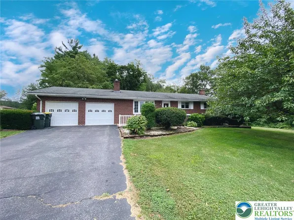 1522 Clearfield Rd, Wind Gap, PA 18091
