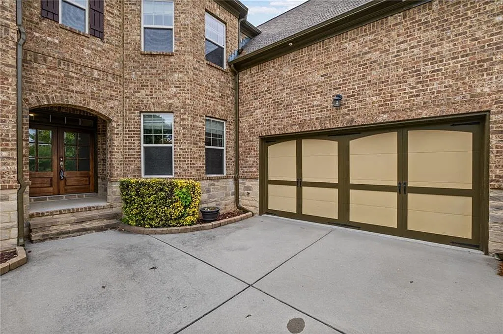5 bed, 4.0 bath, 4438 sqft, $5,300 — Photo 3