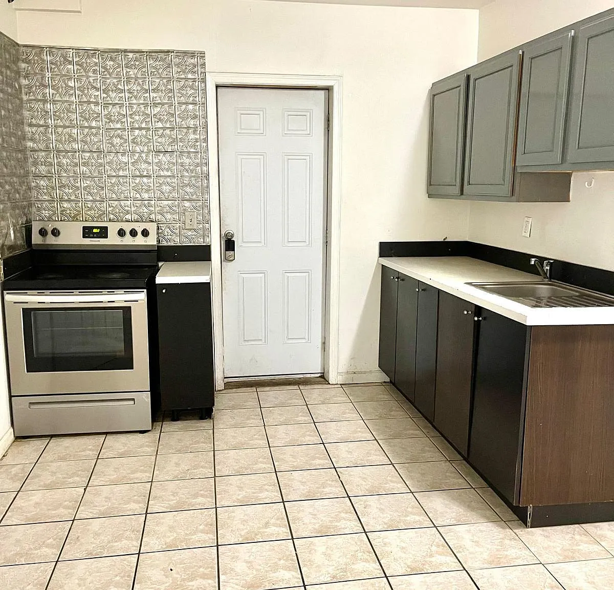 221 Geneva St — Photo 1