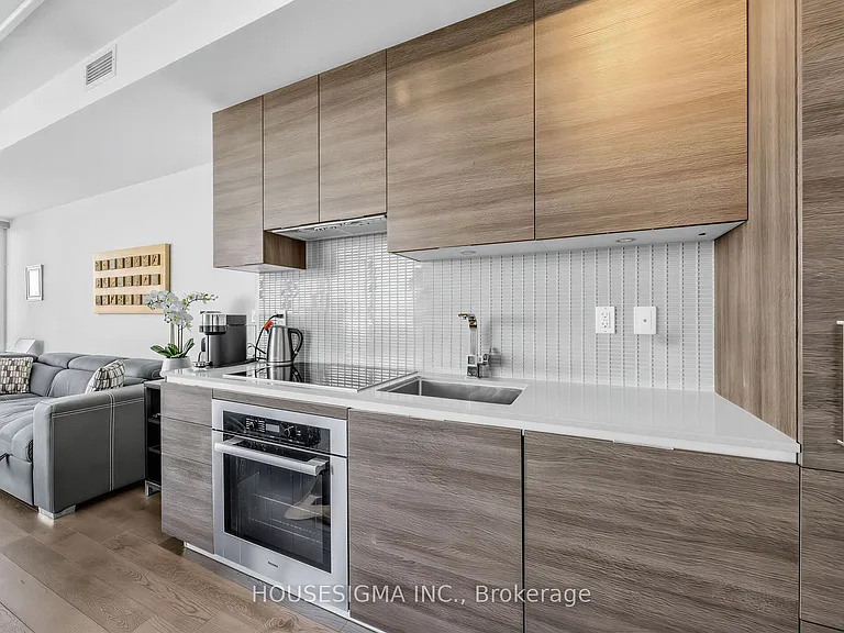 200 Bloor St W #2109 — Photo 10