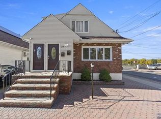 89 Riverview Rd, Jersey City, NJ 07305