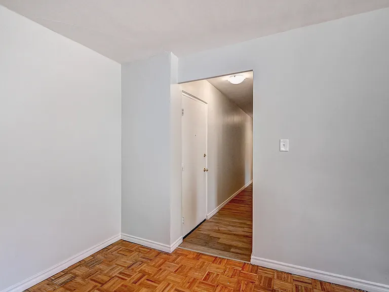 392 Dolph St S — Photo 11