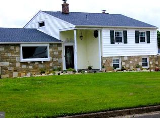 2429 Steven Rd, Huntingdon Valley, PA 19006