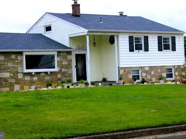 2429 Steven Rd, Huntingdon Valley, PA 19006