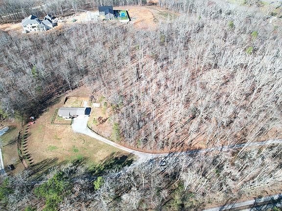 4th image of 310 Blossom Ln
