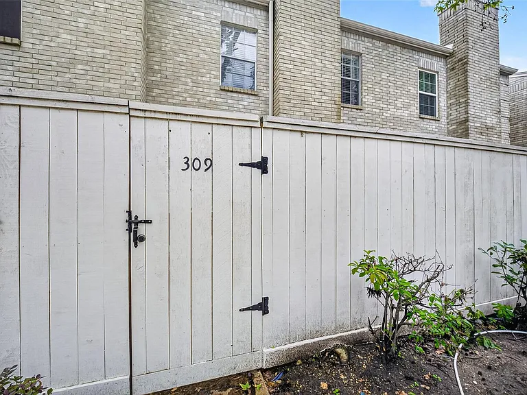 3780 Tanglewilde St #309 — Photo 34