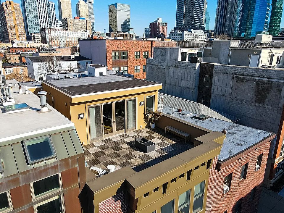 1st image of 138 Essex St APT 3
