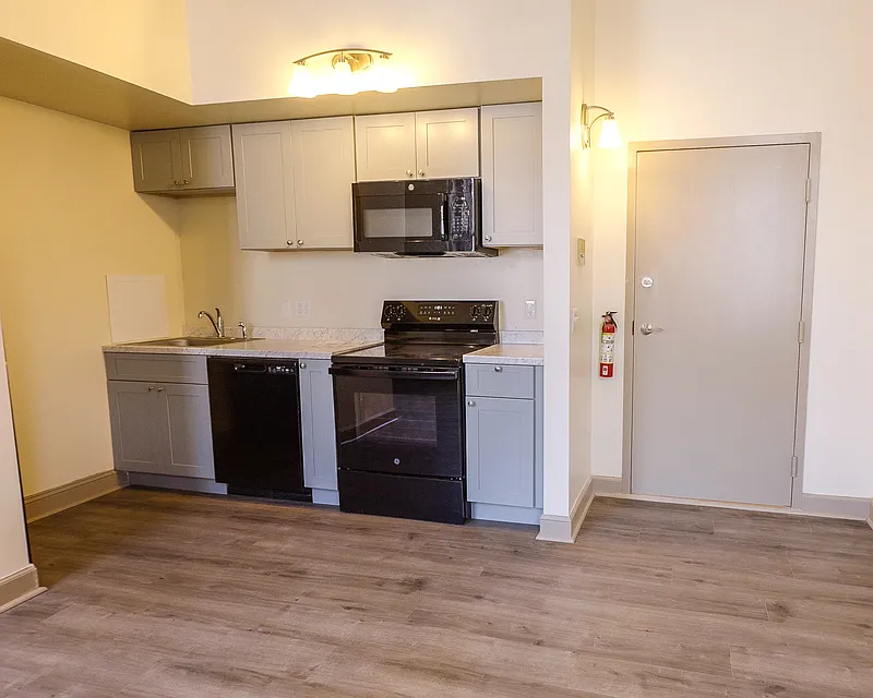 2 bed, 1.0 bath, $2,080 — Photo 2