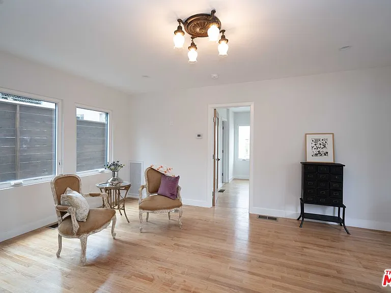1365 1/2 Maltman Ave — Photo 3