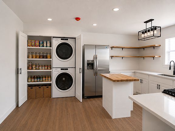 3rd image of 3702 Cochran St #2