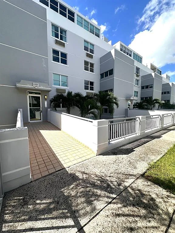 3 bed, 2.5 bath, 1457 sqft, $2,000 — Photo 2