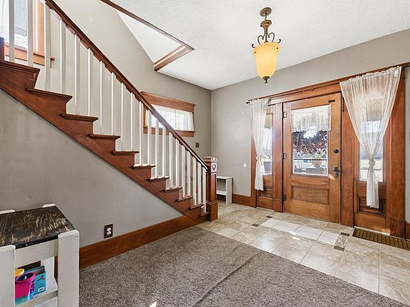 4th image of 506 Main St