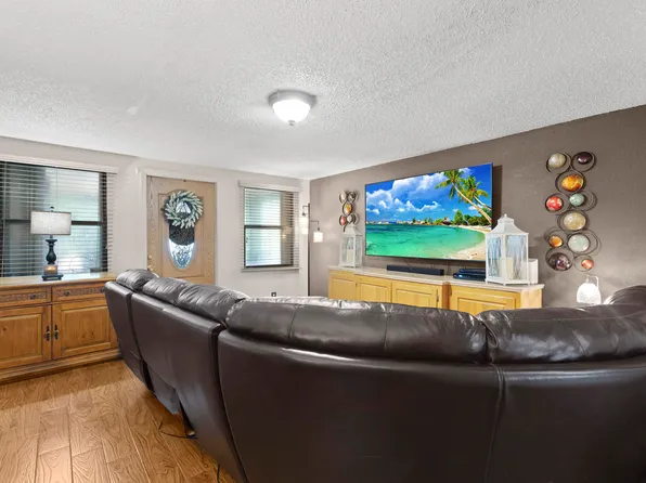 2417 Country Oaks Lane, West Palm Beach, FL 33410