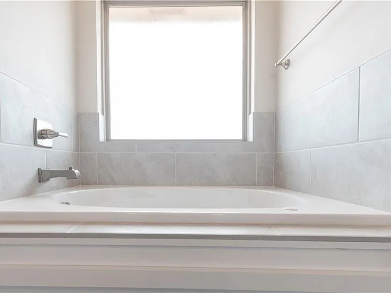 16300 Marsha Dr — Photo 15