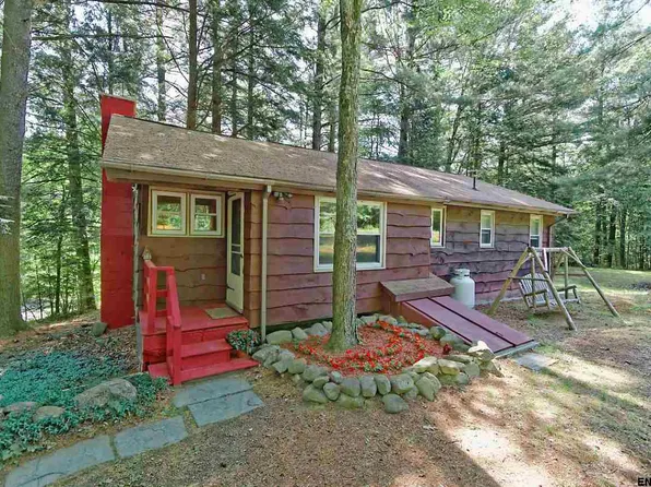 167 Teal Rd, Sand Lake, NY 12153