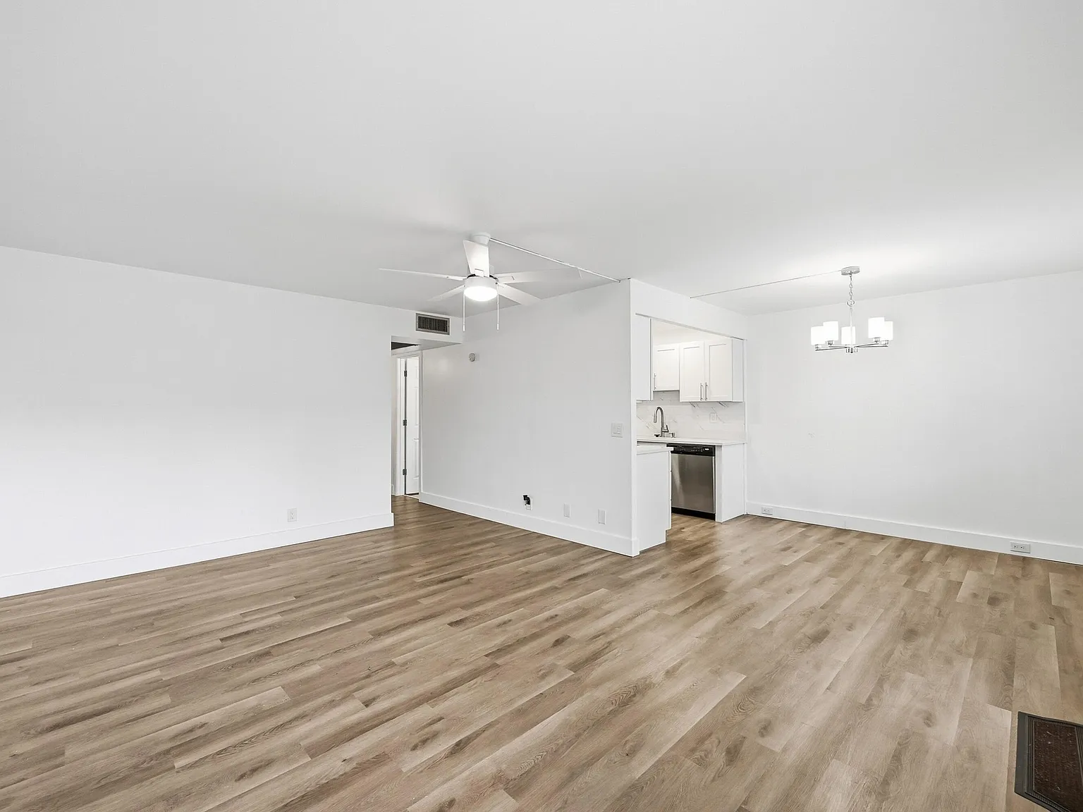 2 bed, 1.5 bath, 861 sqft, $1,695 — Photo 4