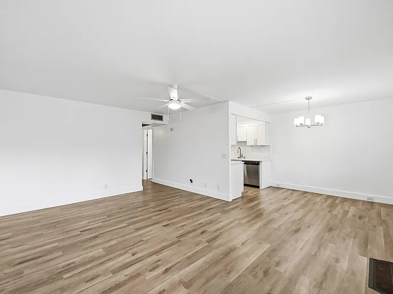 1043 Cornwall Dr #C — Photo 4