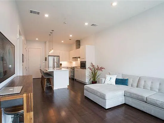 207 W Johanna St #105 — Photo 5