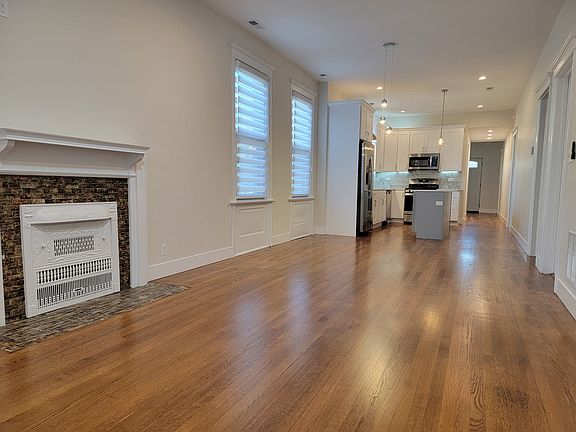 2nd image of 1715 W Balmoral Ave #2