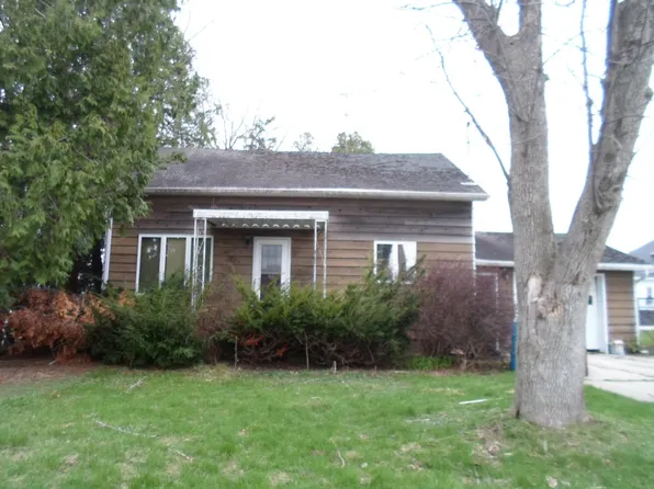 203 S Depot St, Fox Lake, WI 53933