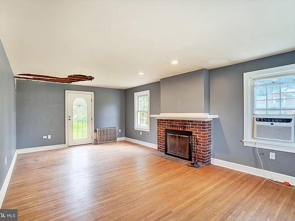 3rd image of 2024 Spring St