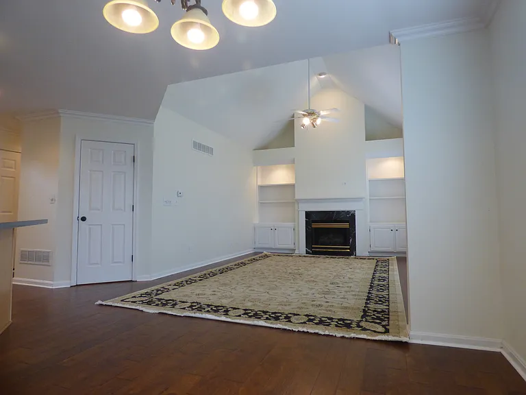 2205 Barrington Ln — Photo 10