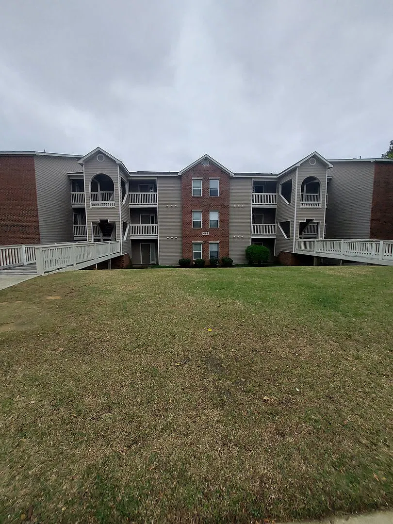 Barton's Landing — Photo 1