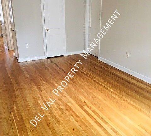 3rd image of 385 Edmonds Ave #1