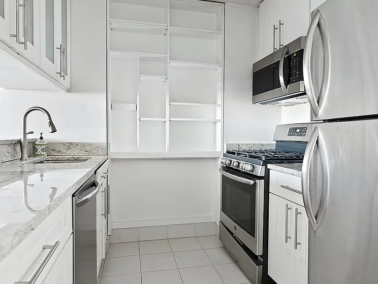 275 W 96th St #25A — Photo 3