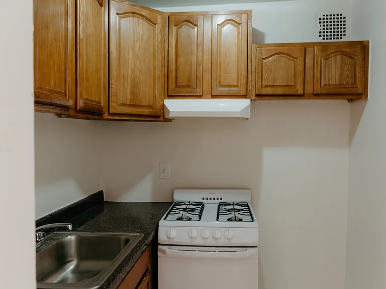 222 E 8th St #4W — Photo 5
